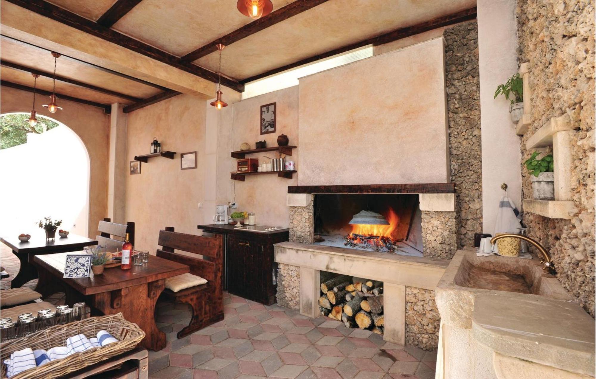 3 Bedroom Gorgeous Home In Makarska Exterior photo