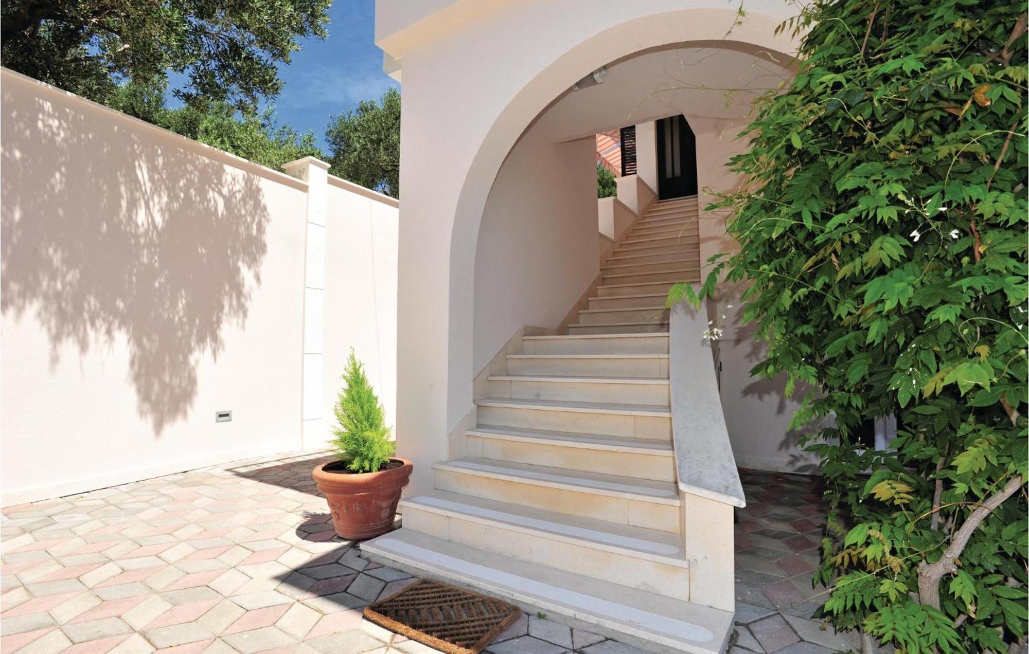 3 Bedroom Gorgeous Home In Makarska Exterior photo